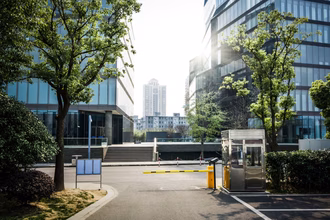 gebaeude, Reinigung Parkanlage und Vorplatz, Eingang